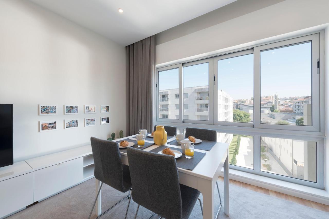 Lovelystay - Downtown Modern 2Br Flat With Free Parking Porto Eksteriør bilde
