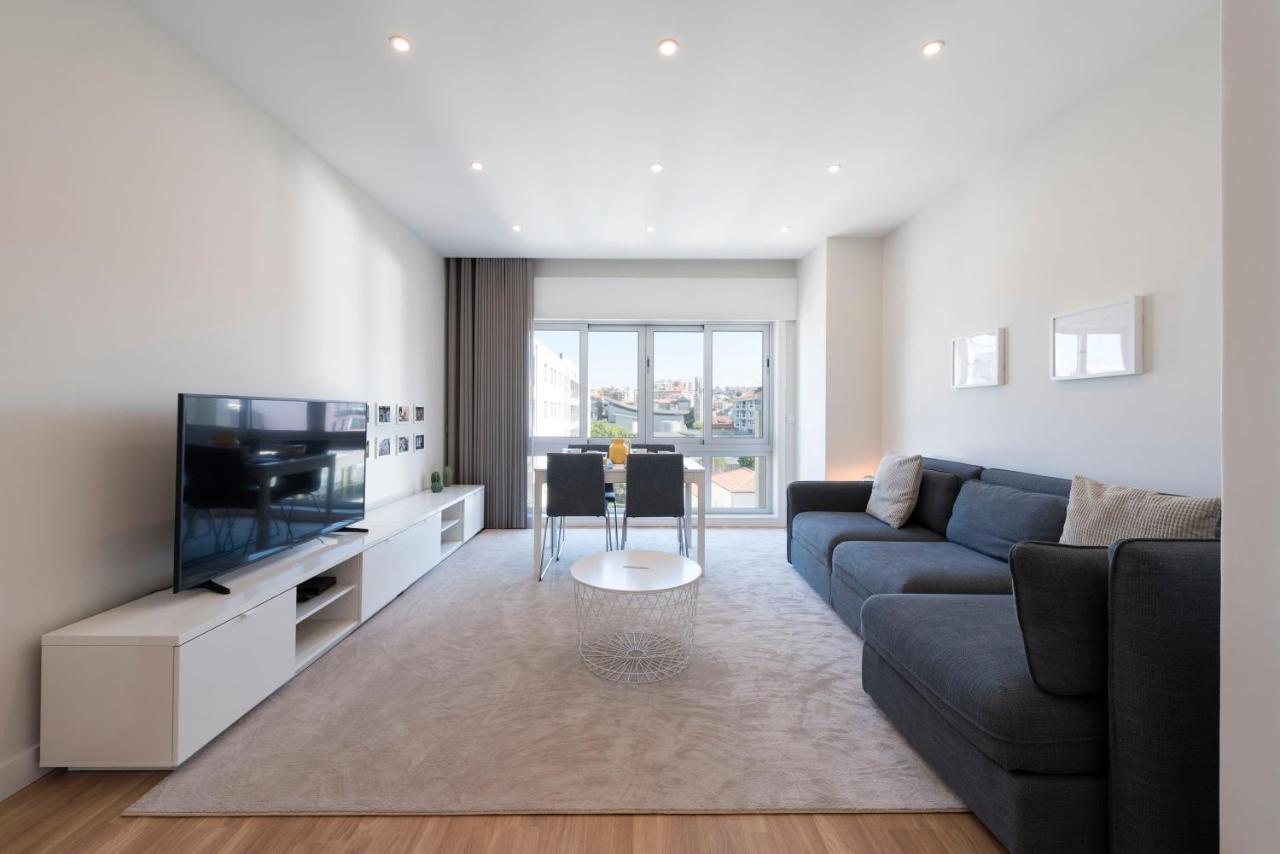 Lovelystay - Downtown Modern 2Br Flat With Free Parking Porto Eksteriør bilde