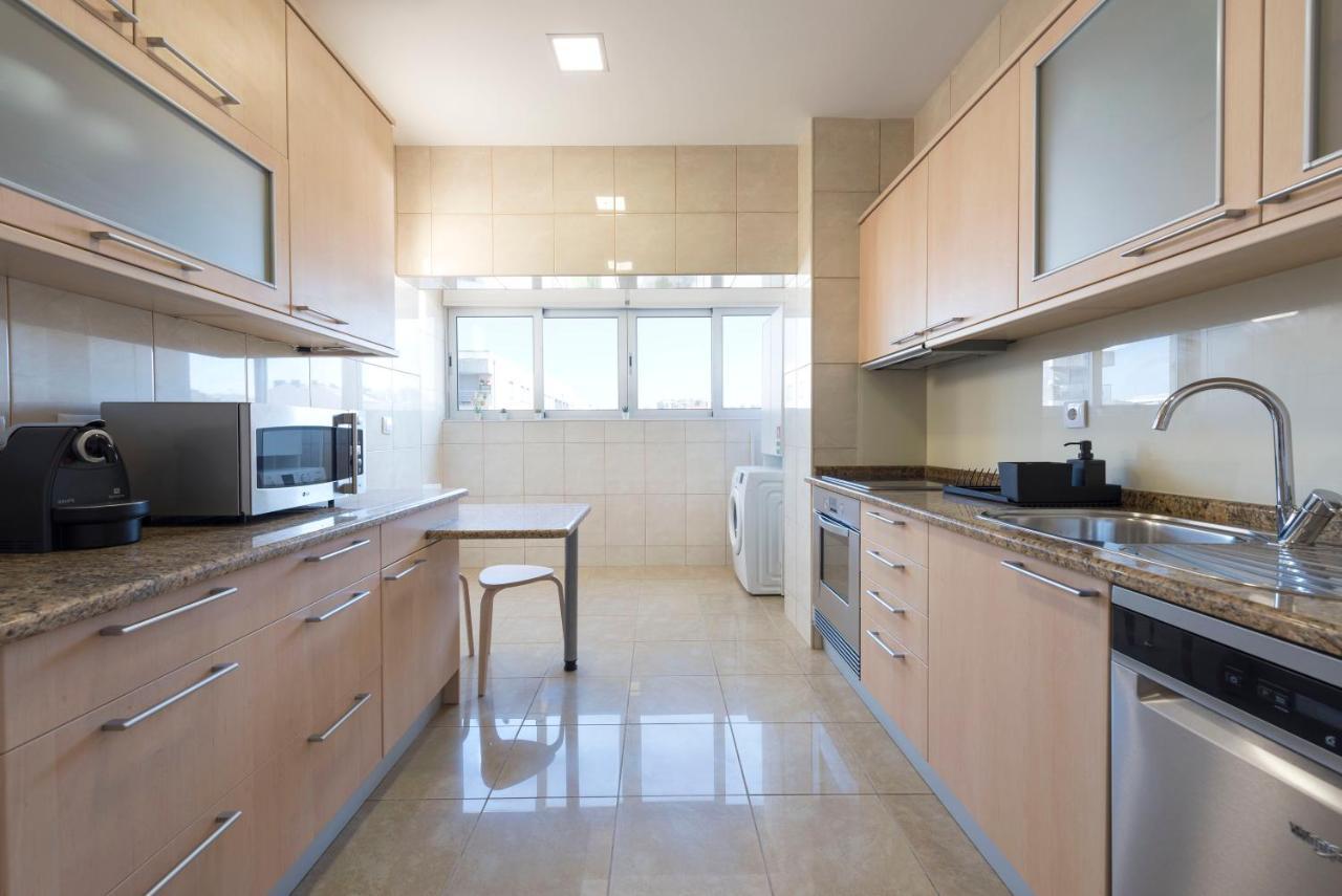 Lovelystay - Downtown Modern 2Br Flat With Free Parking Porto Eksteriør bilde